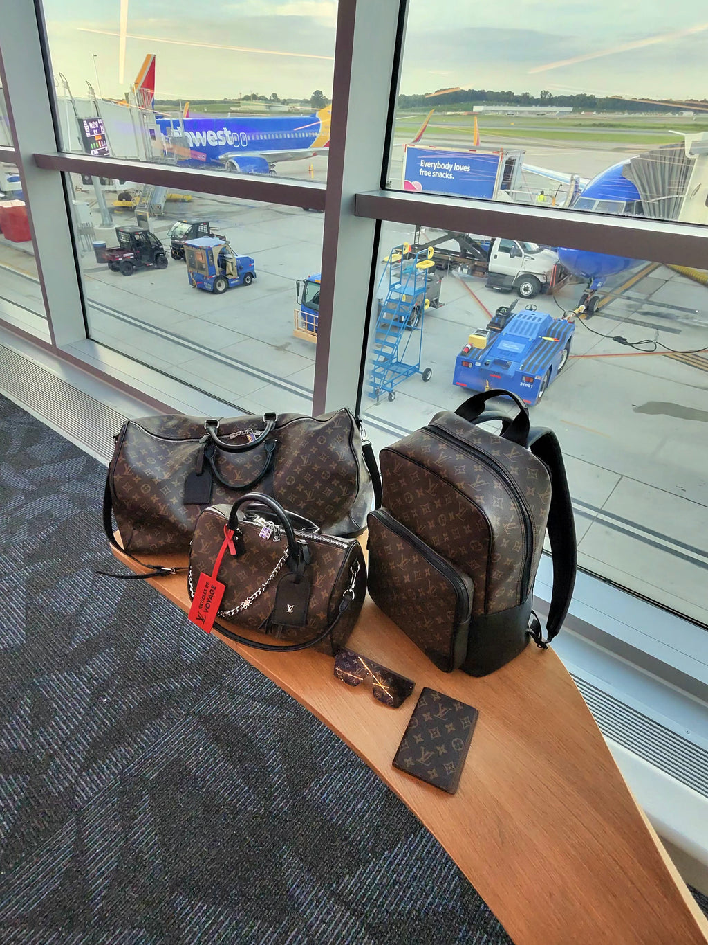 LV Travel Set
